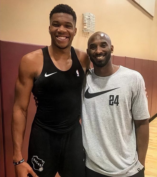 柏林联vs拜仁：凯恩领衔，奥利塞、迪亚斯、格纳布里出战（柏林联合对阵拜仁：凯恩领军，奥利塞、迪亚斯、格纳布里齐出场）