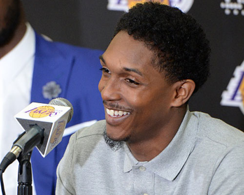 小法：梅西第一次训练就把我晃倒了；现在的球员有点被宠坏了（法布雷加斯：第一次合练就被梅西过倒，如今的球员有些被惯坏）