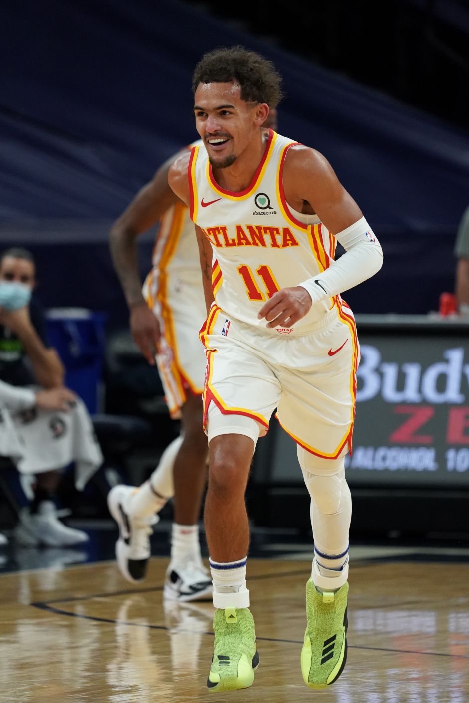 加泰队主教练：亚马尔不在阵容内很遗憾；终极目标参加世界杯（加泰主帅：亚马尔无缘名单令人惋惜，最终目标是参加世界杯）