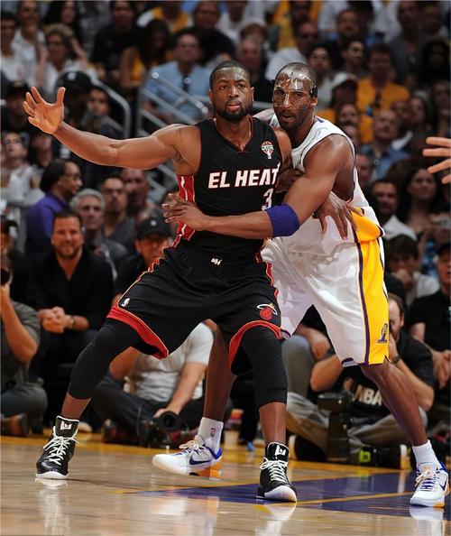 挪威客场4-1逆转意大利全胜晋级世界杯正赛，哈兰德梅开二度（哈兰德双响，挪威客场4比1逆转意大利，以全胜战绩直通世界杯正赛）